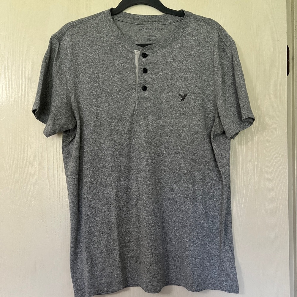 American Eagle men’s henley shirt